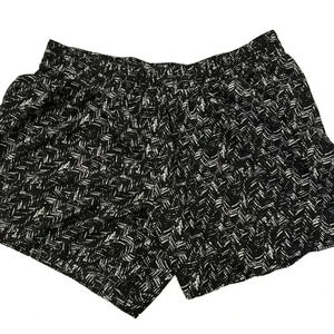 Women’s ANA Black And White Shorts Size 2XL